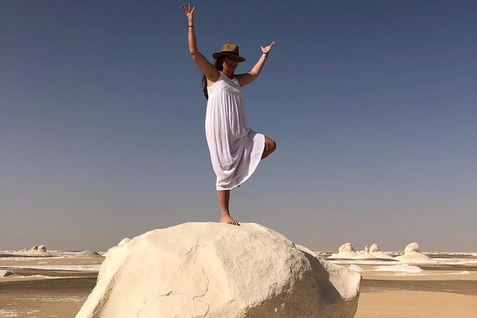 2-Day Black & White Desert, Crystal Mountain, option Pyramid tour - Sunrise, breakfast, and the second day around Bawiti