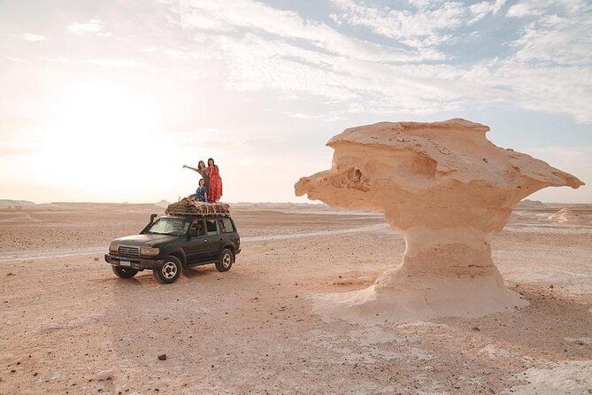 2-Day Black & White Desert, Crystal Mountain, option Pyramid tour - How much time will you spend walking?