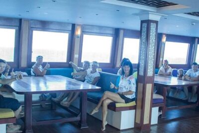 2 Hours Catamaran and Semi Submarine with Snorkeling in Hurghada