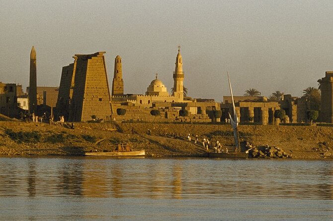4-Day Nile Cruise: Aswan to Luxor & Abu Simbel + Hot Air Balloon - Day three: Edfu by horse carriage
