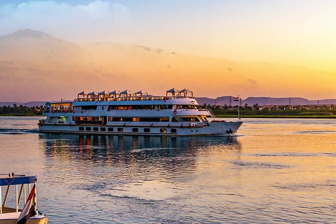 4 Days Nile Cruise from Aswan to Luxor with Daily Guided Trip - Day 2: The demanding but rewarding Abu Simbel outing