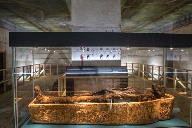 7-Hours Guided Tour to Giza Pyramids and Mummies Museum + Lunch - Seeing the Royal Mummies at NMEC