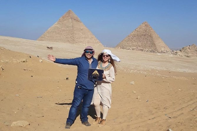All Inclusive Cairo Highlights and Giza Pyramids from Cairo - At the Giza pyramids with an Egyptologist