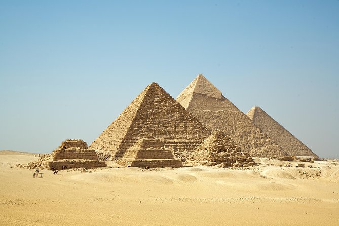 All Inclusive day tour to Giza pyramids, Egyptian museum and Felucca - Two hours inside the Egyptian Museum