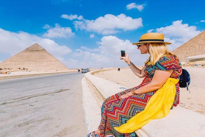 All-inclusive Private Trip Giza Pyramids Sphinx Saqqara, Dahshur - Lunch comes with a pyramid view