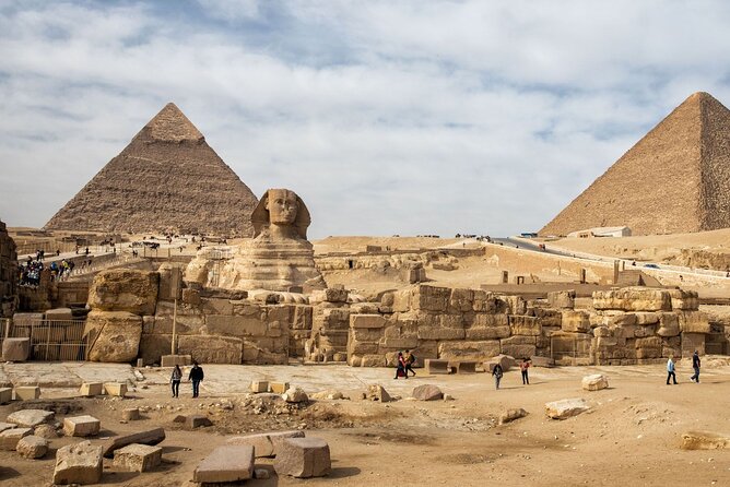Allinclusive Half DayPrivateTour Giza PyramidsSphinx Ticke Lunch - Menkaure brings a different scale