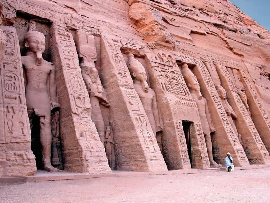 Aswan: Abu Simbel Group Tour with Guide and Entrance Fees - Who should book this Abu Simbel tour?