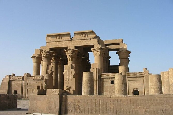 Aswan: Edfu and Kom Ombo Day Tour with Luxor Transfer - The private car transfer between the temples