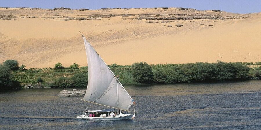 Aswan: Felucca Ride on The Nile River with an Egyptian Meal - The scenery around Elephantine Island and the riverbanks