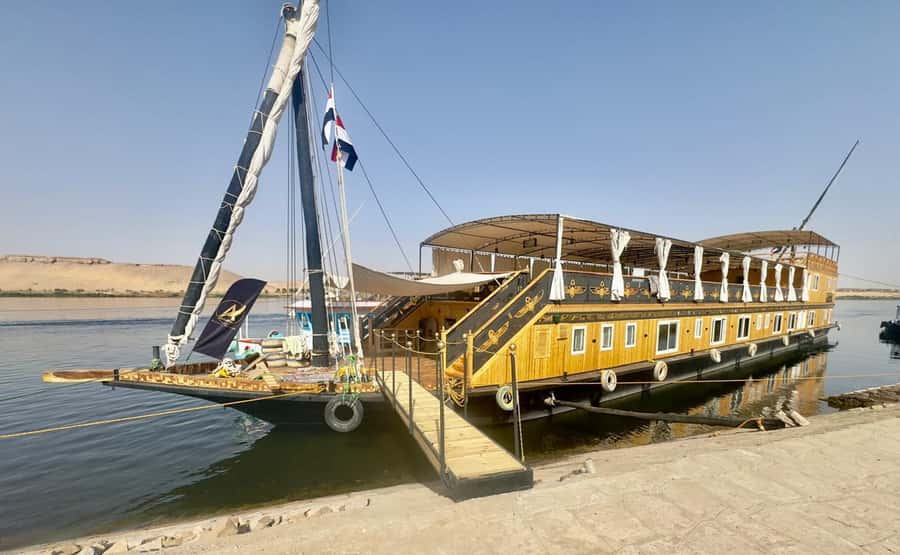 Aswan to Luxor: 4-Day Luxury Dahabiya Nile Cruise Adventure - Day 1: Philae Temple and your first night onboard
