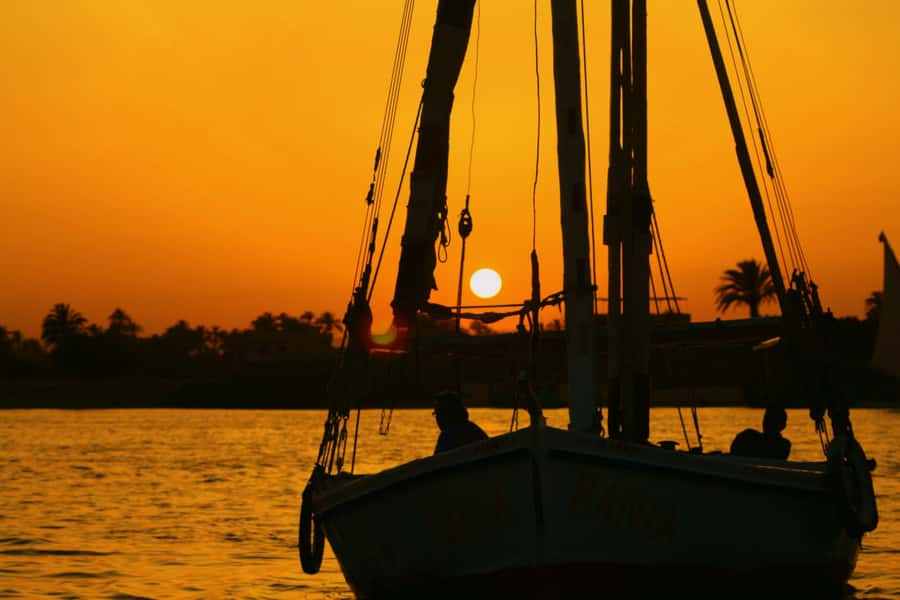 Cairo: 1 or 2-Hour Felucca Ride on the Nile with Transfers - The guide can turn a boat ride into a short Cairo lesson