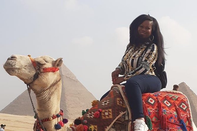 Cairo 8 Hour Private Tour of Pyramids, Egyptian Museum and Bazaar - Guides, drivers, and the private-tour advantage