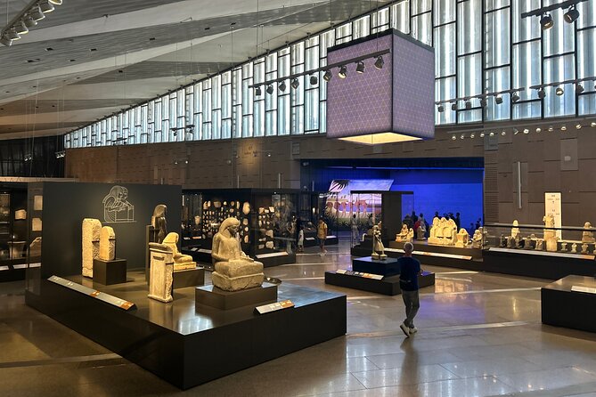 Cairo Day Tour: Grand Egyptian Museum, Giza Pyramids & Sphinx - Meeting the Sphinx and entering the Valley Temple