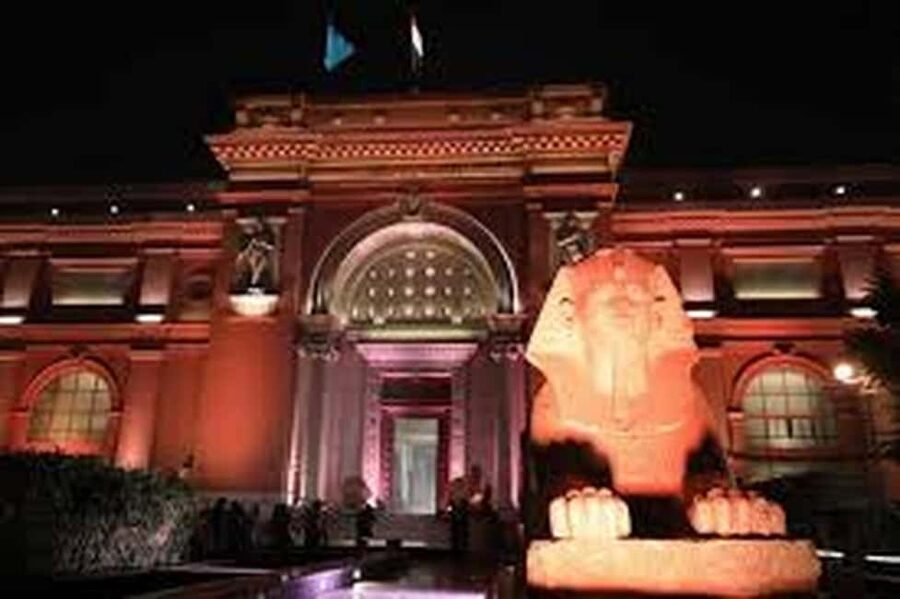 Cairo Day Tour: Pyramids, Museum, Camel Ride & Local Lunch - Meeting the Sphinx and reading the symbols