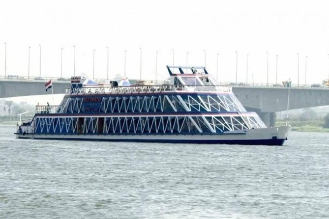 Cairo dinner Cruise with Belly dancer show - Belly dancing is the headline performance