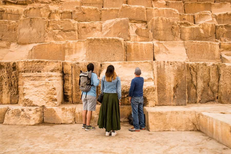 Cairo: Egyptian Museum, Pyramids & Bazaar Tour - Transport, pickup, and the Cairo traffic factor