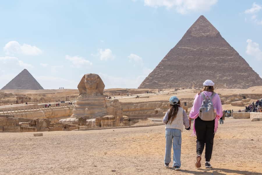 Cairo: Female-Guided Pyramids, Sphinx & Museum City Tour - Khan el-Khalili after the monuments