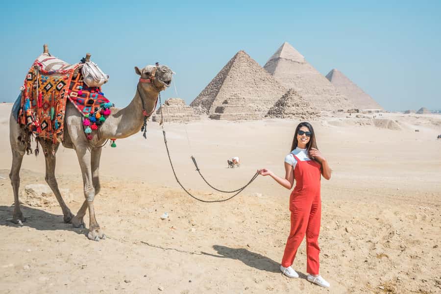 Cairo: Female-Guided Pyramids, Sphinx & Museum City Tour - Starting with the Pyramids of Giza