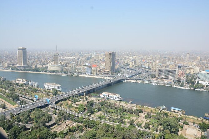 Cairo/Giza: 2-Day Pyramid, Museum, Bazaar Private Tour - Giza’s famous pyramids and the Great Sphinx