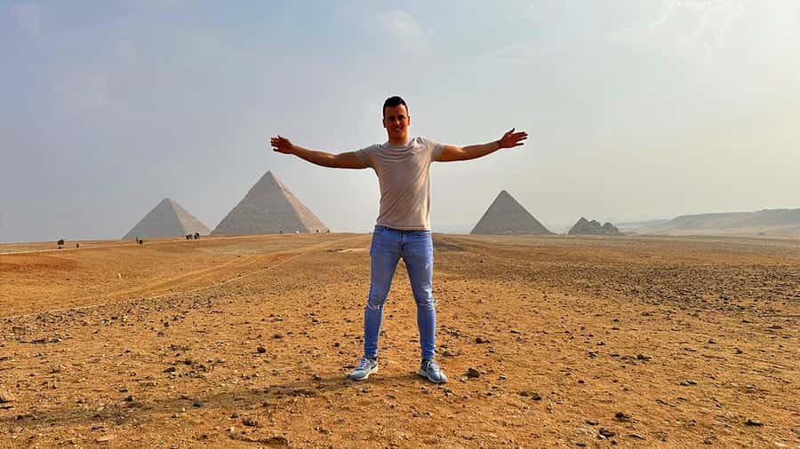 Cairo: Giza Pyramids, Egyptian Museum & Nile Dinner Cruise. - The Pyramids of Giza: a fast introduction to ancient Egypt