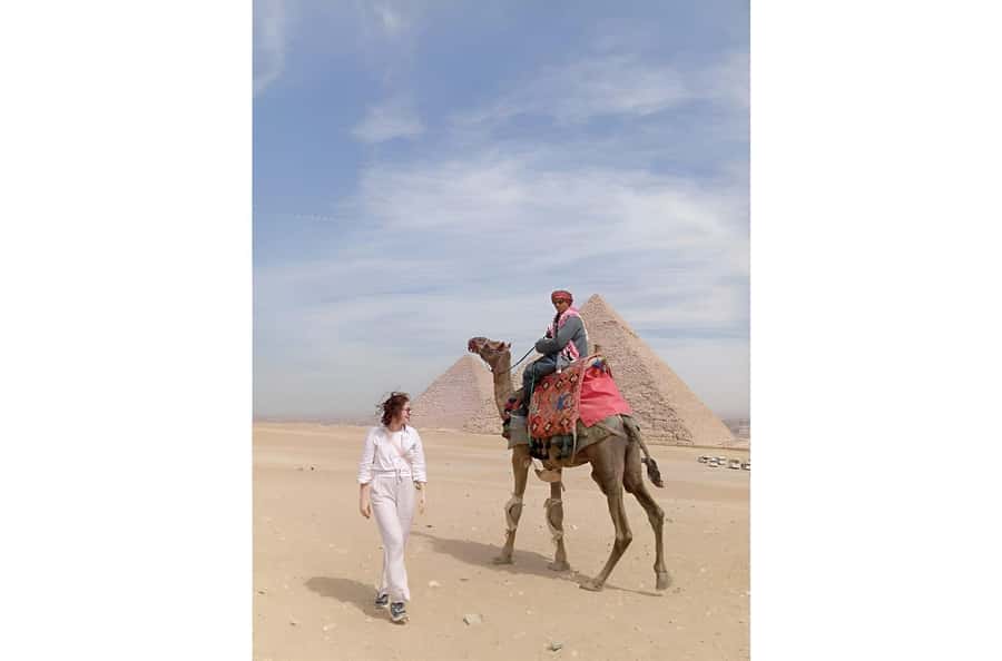 Cairo: Giza Pyramids & Grand Egyptian Museum Tour with Lunch - How the guide changes the pyramid visit