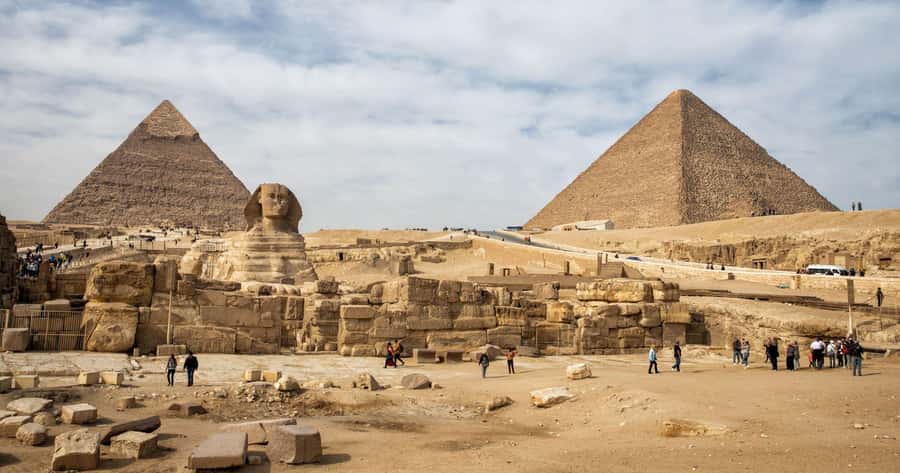 Cairo: Giza Pyramids, Memphis, Saqqara Private Tour & Lunch - Memphis and its enormous limestone statue