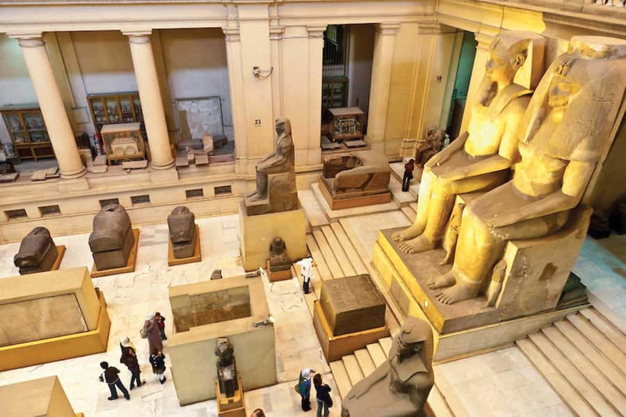 Cairo: Giza Pyramids, Museum & Tahrir Square Private Tour. - Meeting the Sphinx and entering the Valley Temple