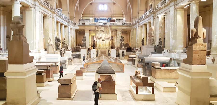 Cairo: Giza Pyramids, Museum & Tahrir Square Private Tour. - Exploring the Egyptian Museum in central Cairo