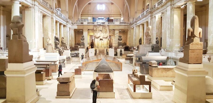 Cairo: Giza Pyramids, Museum & Tahrir Square Private Tour. - Tahrir Square and modern Cairo