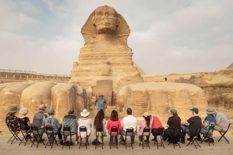 Cairo: Giza pyramids, Sphinx, and Great Pyramid Tour - Seeing the three Giza pyramids from the plateau
