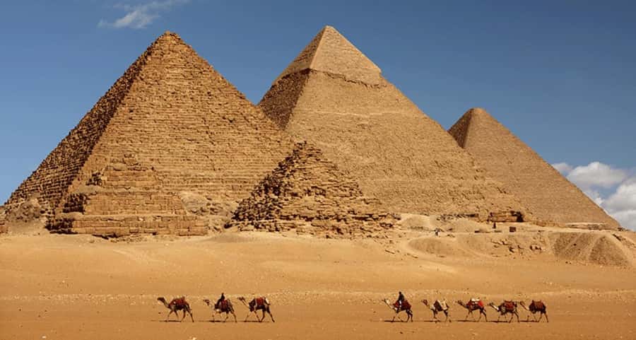 Cairo: Giza pyramids, Sphinx, and Great Pyramid Tour - Entering the Great Pyramid