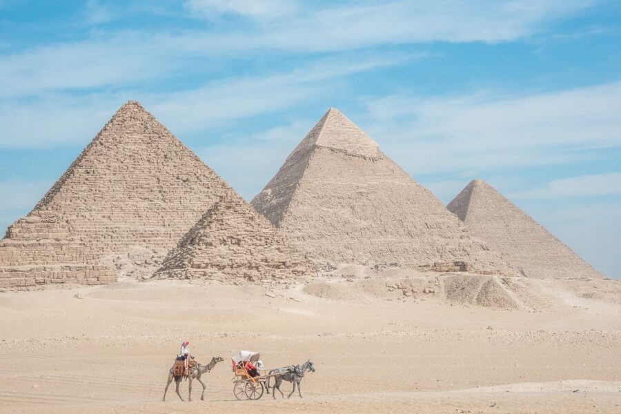 Cairo: Half Day Pyramids Tour by Camel or Horse Carriage - Lunch, photographs, and the real cost