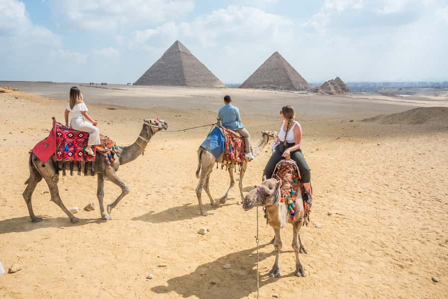 Cairo: Half Day Pyramids Tour by Camel or Horse Carriage - The Great Pyramid and the scale of ancient Egypt