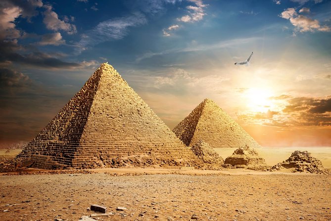 Cairo Layover Tours to Giza Pyramids and Sphinx From Cairo Airport - How the guides and drivers affect the day