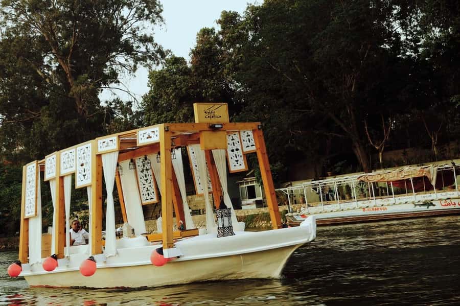 Cairo: Private Felucca Ride with Dinner and Drinks - Finding Cafelluca Boat at the dock