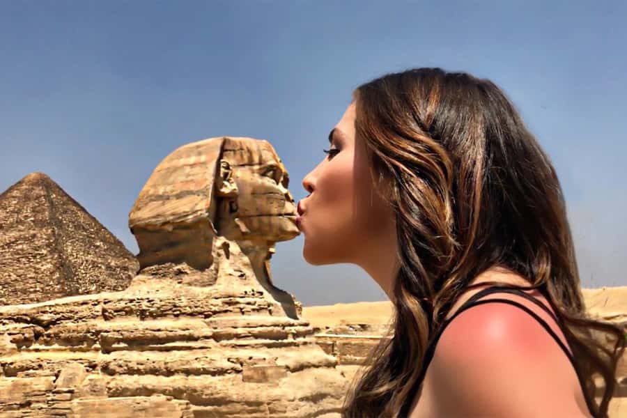 Cairo: Private Pyramids, Museum & Bazaar Tour with Lunch - Meeting the Sphinx and Valley Temple