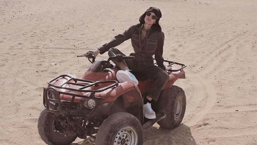 Cairo: Private Quad Bike Desert Tour with Pyramids & Sunset - Guides, drivers, and the human side of the outing