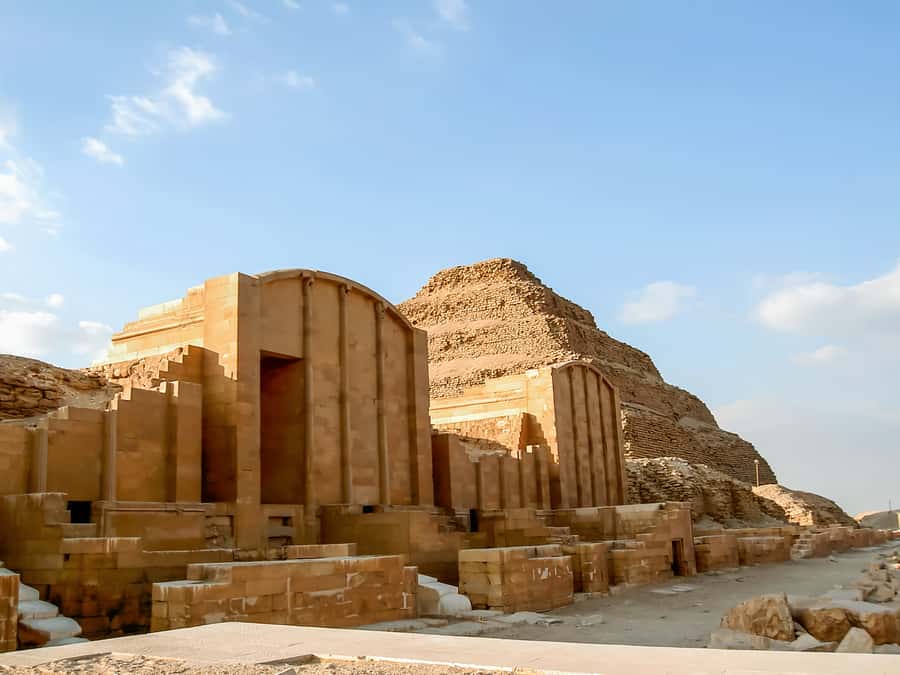 Cairo: Pyramids, Sakkara & Memphis Tour with Lunch - Giza Pyramids: the essential three-hour visit