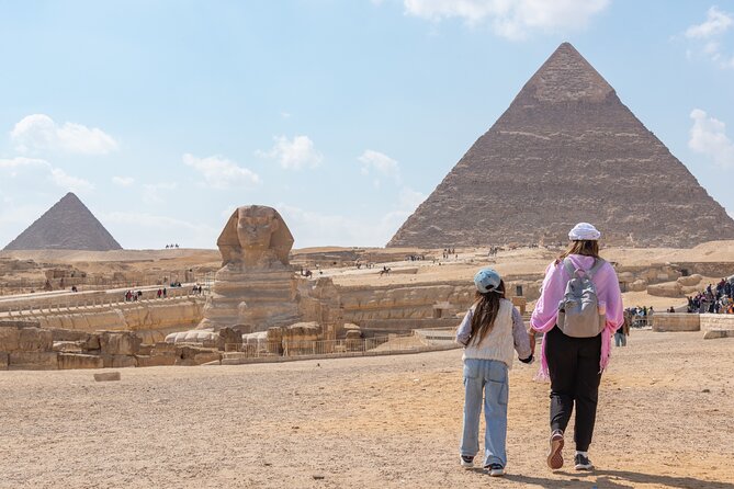 Cairo: Pyramids, Sphinx, Museum & Bazaar Tour with Female Guide - Why a female guide can change your Cairo day