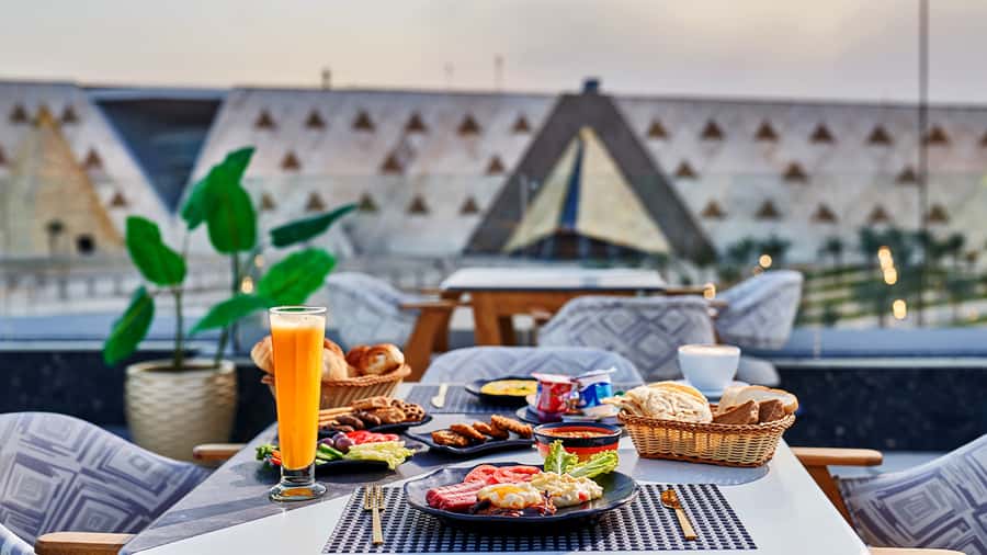 Cairo: Sunrise Camel Ride, Pyramids Tour & Local Breakfast. - Meeting the Three Main Pyramids