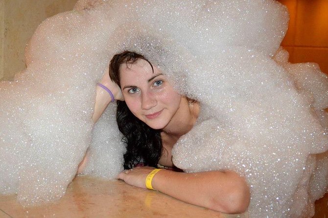 Cleopatra Massage Sauna, Jacuzzi, Steam bath w/transfer-Hurghada - Who will get the most from this $20 package