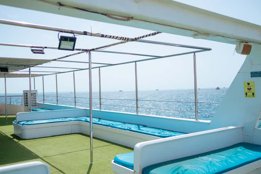 Conquest 2 Hour Semi Submarine with snorkeling from Hurghada - Guides, languages, and the photo sales pitch