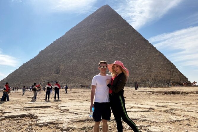 Day Tour to Giza Pyramids and The Grand Egyptian Museum - Lunch in Giza: koshary and a useful pause