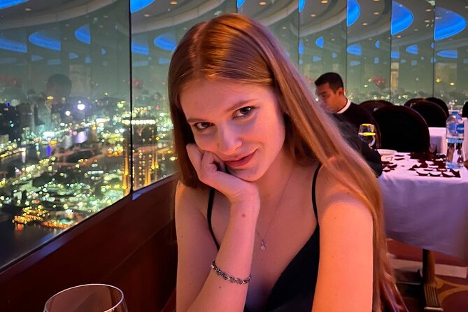 Dinner between clouds by full rotating restaurant - Dress code and practical preparation