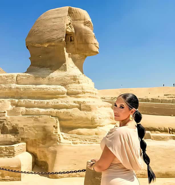 Discover Cairo: Pyramids, Museum & Sphinx Tour from Hurghada - Seeing the Great Pyramids before the heat builds