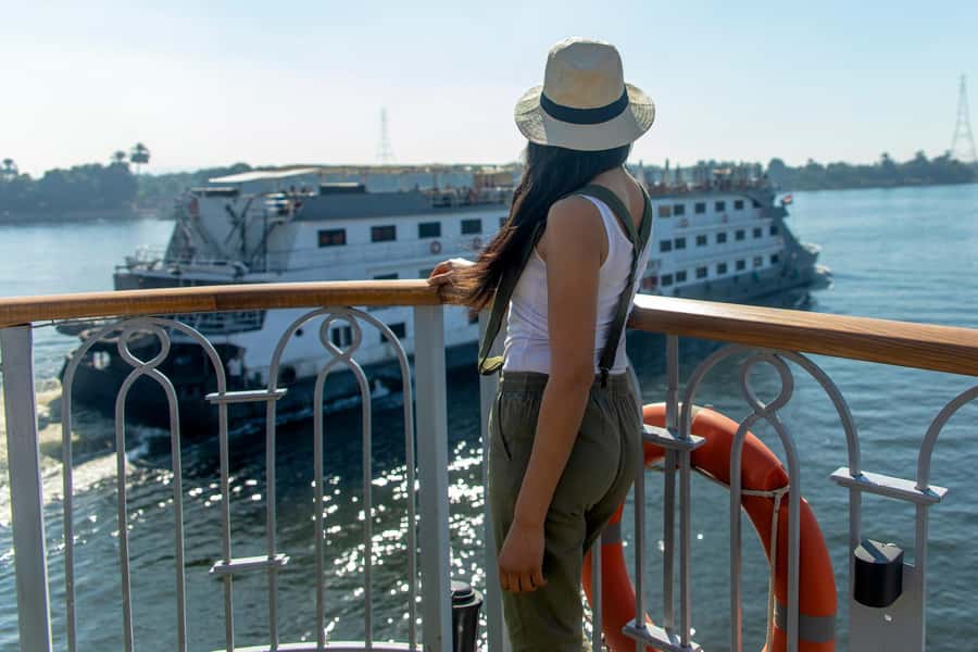 From Aswan: 4-Day Nile Cruise from Aswan to Luxor with Guide - Day 2: Abu Simbel, Kom Ombo, and an overnight sail