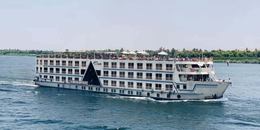 From Aswan: 5-Day Nile Cruise to Luxor with Hot Air Balloon - Day 2: The long road to Abu Simbel