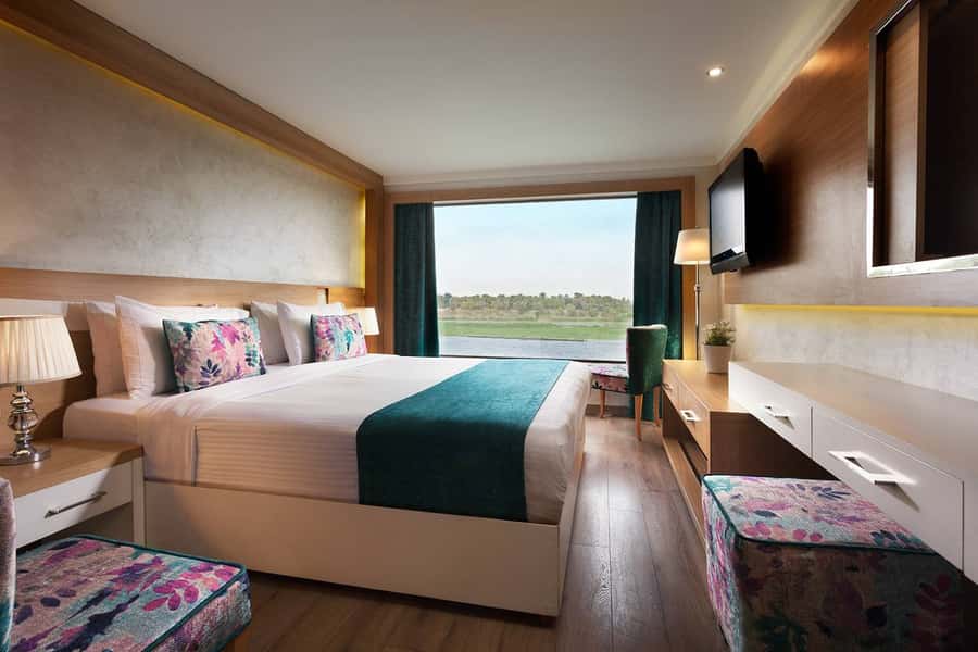 From Aswan: Overnight Nile Cruise to Luxor with Meals - What the $550 price really covers