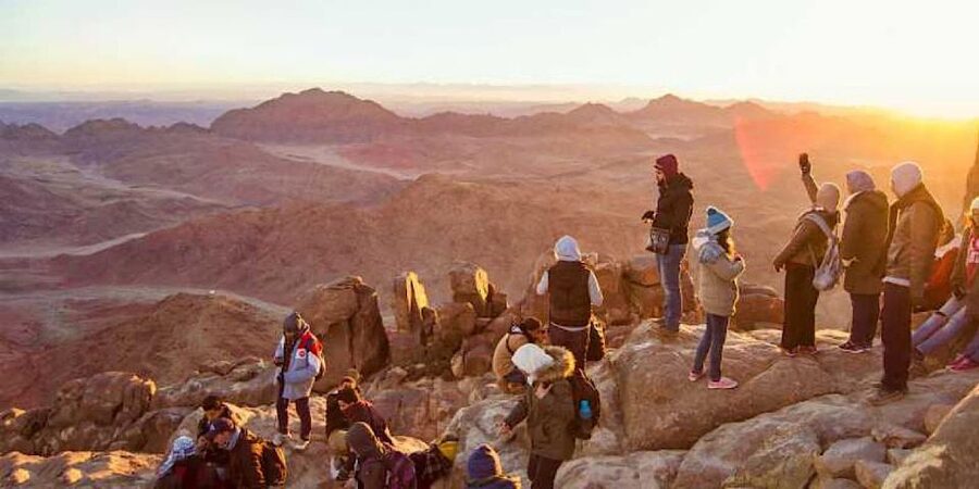 From Cairo: 11-Day Tour, Nile Cruise, Flights, Balloon - Day 4: From Hurghada to the west bank of Luxor