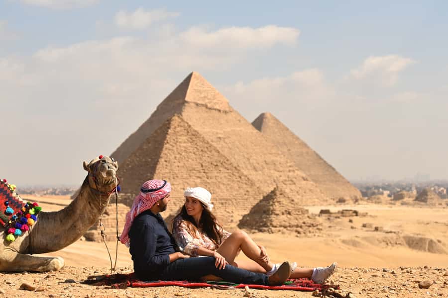 From Cairo: Half-Day Tour to Pyramids of Giza and the Sphinx - Heat, walking, and what to bring